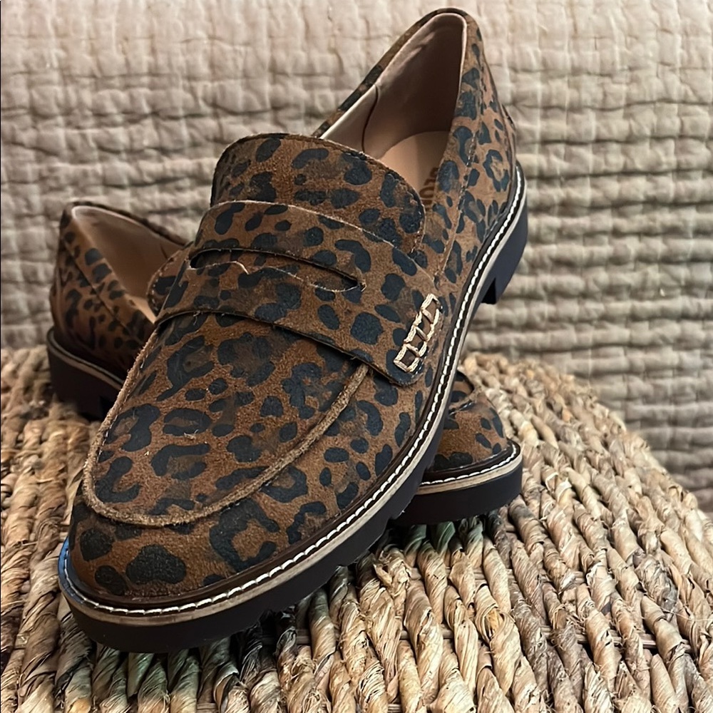 Blondo: Peyton Animal Print Leather Loafers: Brown & Black Leopard: Size 8.5